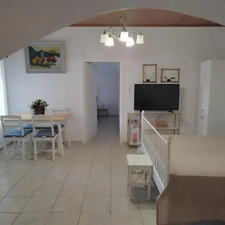 Feriehus A V G E R I N O S Naxos Naxos City