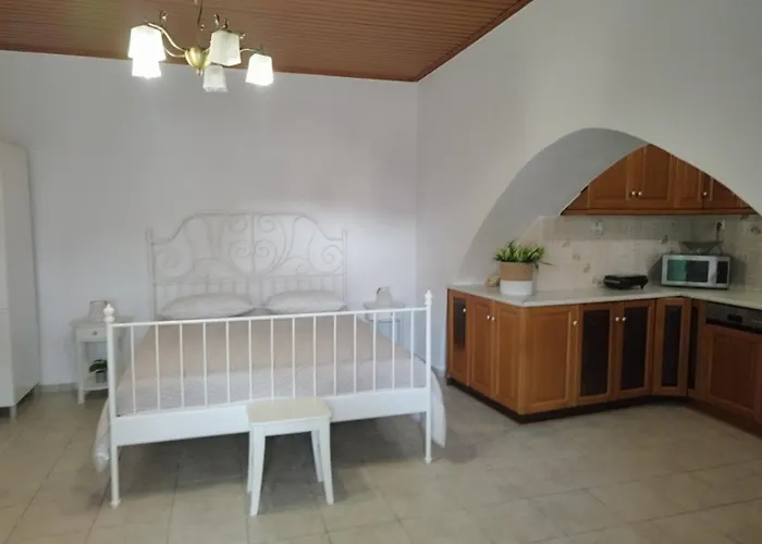 A V G E R I N O S Naxos * Naxos City