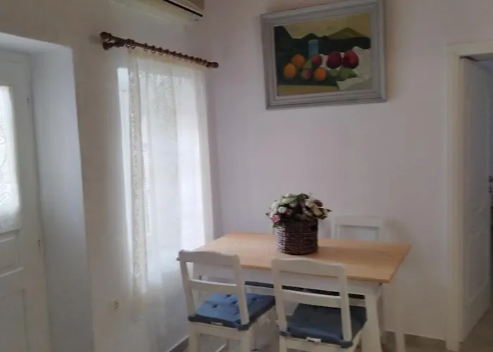 A V G E R I N O S Naxos