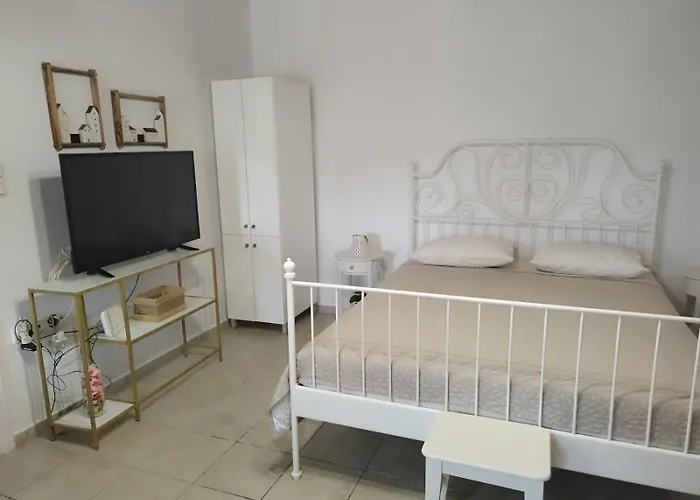 A V G E R I N O S Naxos Naxos City