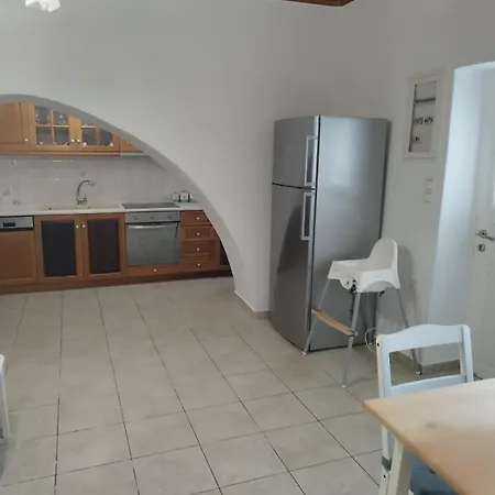 A V G E R I N O S Naxos Nyaraló *